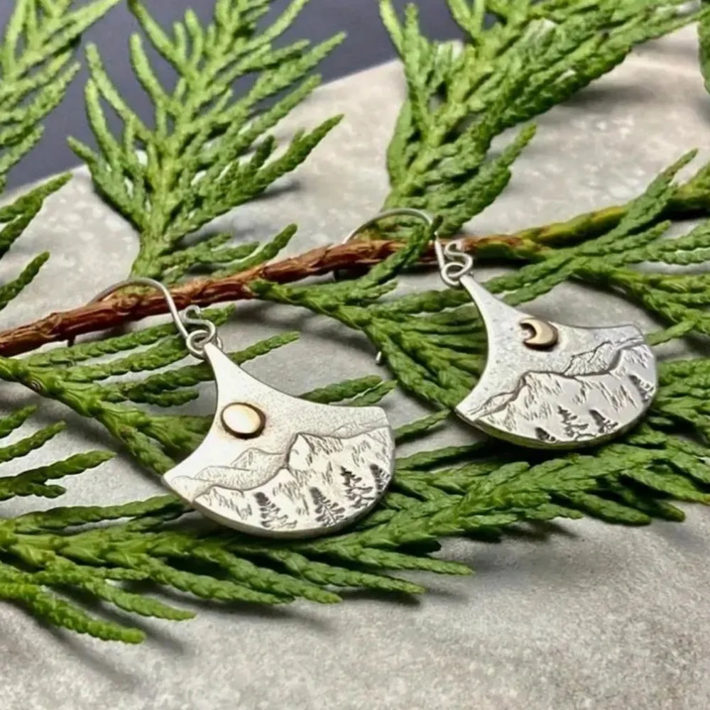 ✨New✨ Mountain 🏔️ Dangling earrings - Picture 3 of 3